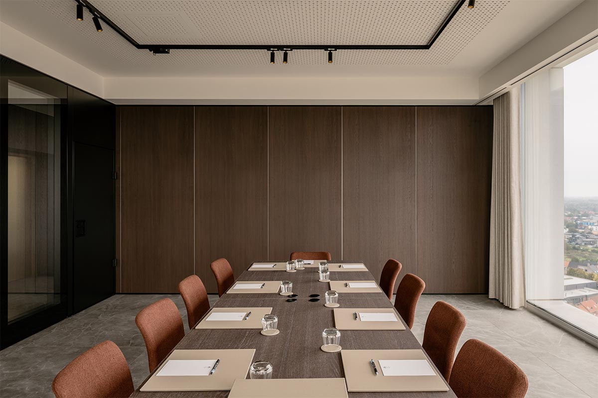 8002 UMBER BROWN 01.jpg